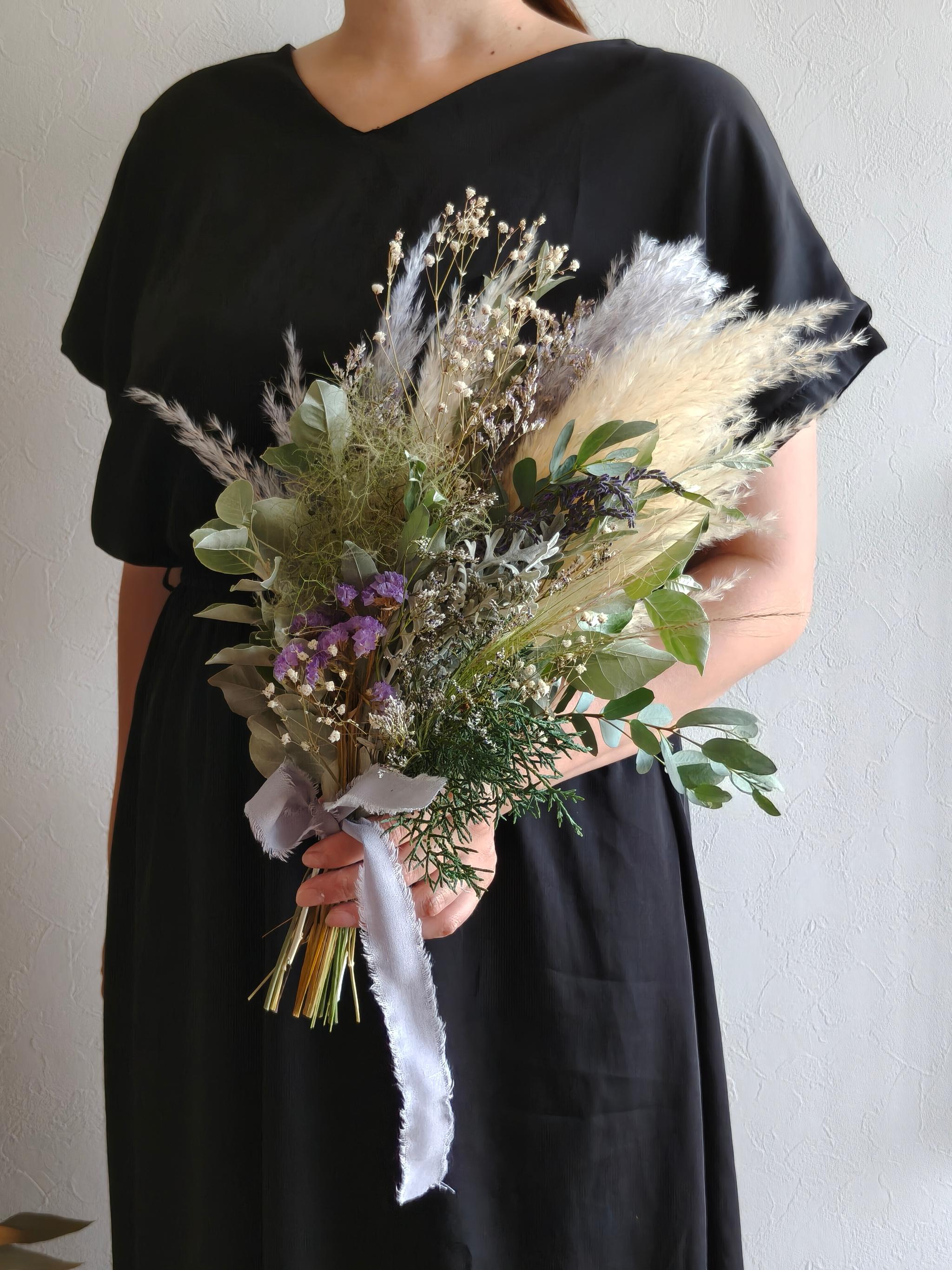 ラベンダーカラーのスワッグブーケ　インテリア　ドライフラワー　生花　ウェディングブーケ前撮り ユーカリ フランス | 4枚目